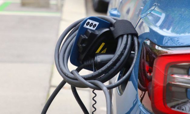 Debatte um E-Fuels als Alternative zu Elektroautos