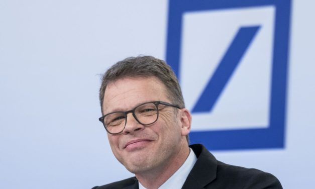 Deutsche Bank: Christian Sewing verzichtet auf 75.000 Euro Boni wegen umstrittener Deutsche-Bank-Vorstände verzichten auf Boni wegen regelwidriger Whatsapp-Nutzung