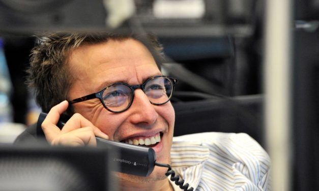 Dax schließt im Plus, Kursrutsch bei Kryptowährung Bitcoin