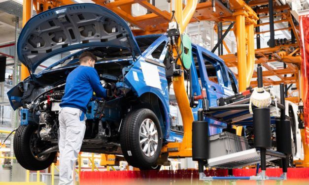 Studie: Chipmangel belastet Autoindustrie noch 2024