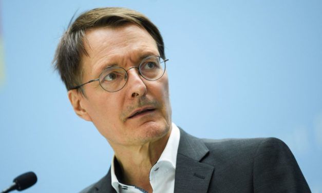 Krankenkassen: Zusatzbeitrag steigt und hebt Gesamtbeitrag auf Rekordniveau