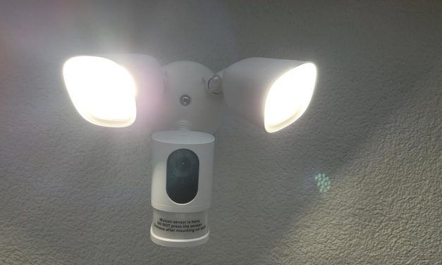Hoflicht mit Überwachungskamera: Eufy Floodlight Cam im Test