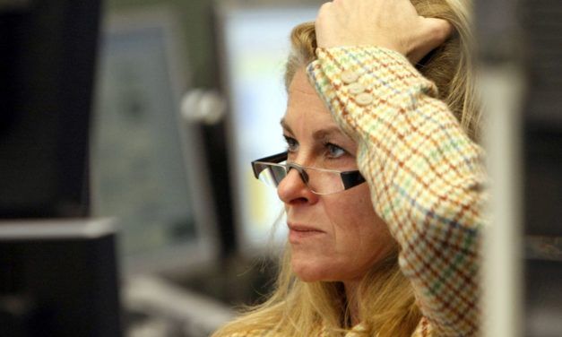 Börse: Dax bleibt unter Druck, Bitcoin versucht Comeback