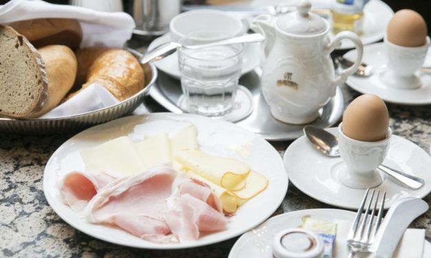 Kein Frühstück im Urlaub – Nach zwei Jahren Streit 4,96 Euro Ersatz