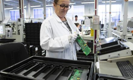 Hier sollen sich Roboter und Maschine die Hand geben