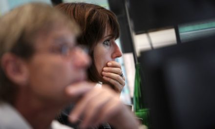 Börse: Dax vor EZB-Zinsentscheid kaum verändert, SAP-Aktie unter Druck