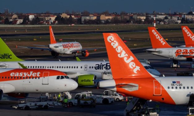 Flugstreichungen hielten Easyjet in den roten Zahlen